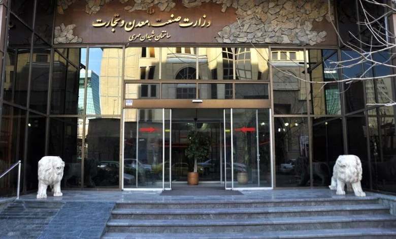 رونمایی از «سامانه بهم‌رسان» وزارت صمت تا پایان بهار، معاون وزیر صمت گفت: سامانه بهم رسان با هدف برقرای ارتباط میان سرمایه گذار و طرح‌های که با پیشرفت بالای ۸۰ درصد هستند طراحی کردیم که تا پایان بهار رونمایی می شود.
