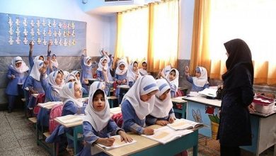 شروع مدرسه از ۶ صبح؛ چالش‌های یک سیاست اضطراری، با تغییر ساعت کاری ادارات، مدارس نیز مشمول تغییر زمان شروع شده‌اند، تصمیمی که اگرچه برای صرفه‌جویی در مصرف انرژی اتخاذ شده، اما نگرانی‌های جدی برای مادران و دانش‌آموزان به همراه داشته است.