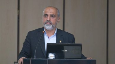 به گزارش فرصت رسانه، عضو هیأت عامل و معاون امور دریایی سازمان بنادر و دریانوردی با بیان این مطلب در نخستین همایش سالانه راهنمایان کشتی نگین سبز اظهار داشت: شما دریاییان و دریادلان بزرگ که به‌عنوان راهنما فعالیت می‌کنید و همچنین تیم‌هایی که در قالب کشتی‌بانان در دفاتر خدمات دریایی حضور دارند، از نظافتچی گرفته تا دیگر امور، همه ما در نهایت اعضای یک خانواده هستیم.