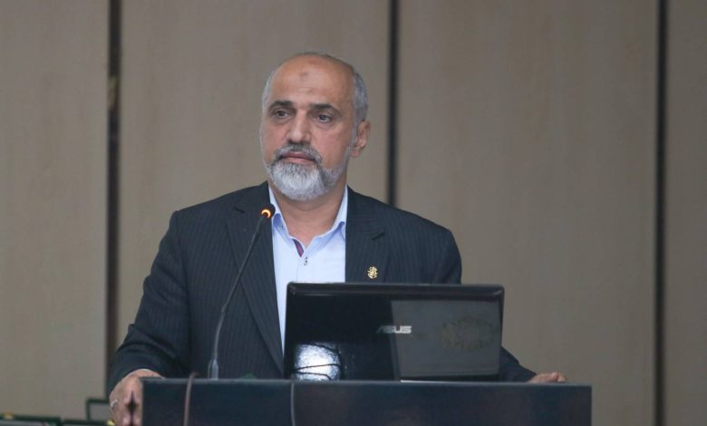 به گزارش فرصت رسانه، عضو هیأت عامل و معاون امور دریایی سازمان بنادر و دریانوردی با بیان این مطلب در نخستین همایش سالانه راهنمایان کشتی نگین سبز اظهار داشت: شما دریاییان و دریادلان بزرگ که به‌عنوان راهنما فعالیت می‌کنید و همچنین تیم‌هایی که در قالب کشتی‌بانان در دفاتر خدمات دریایی حضور دارند، از نظافتچی گرفته تا دیگر امور، همه ما در نهایت اعضای یک خانواده هستیم.