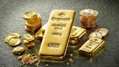 قیمت طلای جهانی کاهش یافت، قیمت طلا در معاملات روز دوشنبه بازار جهانی، پس از آنکه دونالد ترامپ، مهلت ۹ جولای را برای دستیابی به توافق تجاری با اتحادیه اروپا تعیین و تهدید قبلی خود مبنی بر اعمال تعرفه ۵۰ درصدی از اول ژوئن لغو کرد، کاهش یافت.