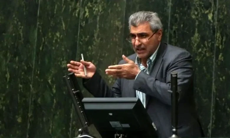 قوامی: برای پرداخت کالابرگ ۱۷ همت کسری داریم، یکی از نمایندگان مجلس شورای اسلامی عنوان کرد: در موضوع هدفمندی ما می‌خواهیم سه دهک را حذف کنیم اما منابع این سه دهک کالابرگ پنج دهک دیگر را جبران نمی‌کند و حداقل ۱۷ هزار میلیارد تومان کسری داریم.