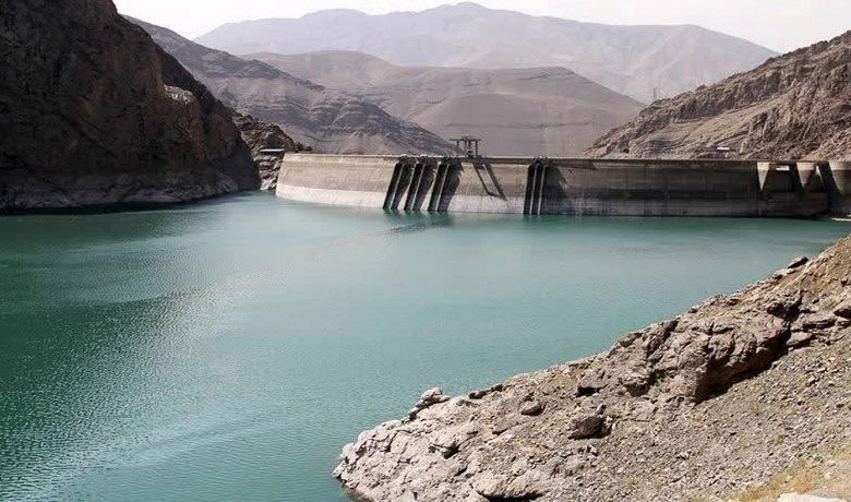 ذخایر سدهای کشور در وضعیت نامناسب قرار دارد، مدیرکل دفتر اطلاعات و داده‌های آب کشور با اشاره به کاهش نگران‌کننده بارندگی‌ها و کاهش شدید ورودی آب به سدها گفت: از ابتدای سال آبی تاکنون، میزان بارش‌ها نسبت به بلندمدت ۳۹ درصد و نسبت به سال گذشته ۴۰ درصد کاهش یافته است و بخشی از سدهای کشور در آستانه بحران قرار گرفته‌اند.
