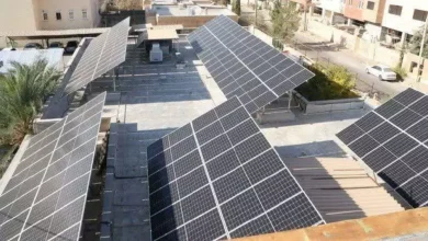 قیمت خرید برق خانگی ۳۷۰۰ تومان، وزارت نیرو در راستای توسعه انرژی‌های تجدیدپذیر، خرید تضمینی برق از نیروگاه‌های خورشیدی خانگی را با قیمتی قابل توجه در دستور کار قرار داده است. به‌طوری‌که برق تولیدی توسط یک نیروگاه خورشیدی خانگی با ظرفیت ۵ کیلووات، به قیمت ۳۷۰۰ تومان به ازای هر کیلووات‌ساعت از مشترکان خریداری می‌شود؛ این در حالی است که خانوارها همچنان برق مصرفی خود را با تعرفه یارانه‌ای و ارزان دریافت می‌کنند.