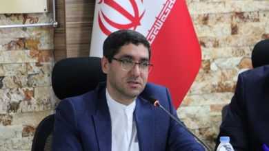 به گزارش فرصت رسانه به نقل از روابط عمومی سازمان توسعه تجارت ایران، سید محمدصادق قنادزاده با بیان اینکه سطح تهاجم بیشتر در حوزه هوایی بود و کمترین اختلال و چالش متوجه زیرساخت‌های دریایی، ریلی و جاده‌ای شد، گفت: تجارت خارجی در جنگ 12 روزه متوقف نشد، چراکه یک درصد از تجارت ایران از مسیر هوایی انجام می‌شود؛ در این دوره گمرکات کشور فعال بودند اما زمانی‌که تنش‌ اتفاق می‌افتد میزان احتیاط‌ها و ریسک‌ها بالاتر می‌رود از این‌رو طبیعی است که شاهد کاهش مبادلات تجاری باشیم. اما هم اکنون نمی‌توان قضاوت قطعی کرد که چه حجم در دوره جنگ اخیر کاهش تجارت داشتیم و به نظر می‌رسد که در این ماه شاهد کاهش حجم کوچکی از تجارت باشیم.