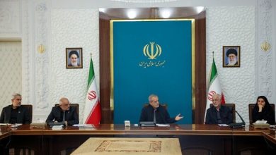 به گزارش فرصت رسانه به نقل از پایگاه اطلاع رسانی ریاست جمهوری، مسعود پزشکیان رییس جمهور در جلسه‌ای که به منظور ارزیابی آسیب‌ها و تصمیم‌گیری برای چگونگی جبران خسارات ناشی از جنگ تحمیلی ۱۲ روزه برگزار شده بود، ضمن قدردانی از تلاش‌ها و مجاهدت‌های همه کسانی که در حین جنگ و بعد از آن مشغول خدمت‌رسانی بوده و هستند، اظهار کرد: حضور و همراهی مردم، دستگاه‌ها، شخصیت‌ها و نهادهای مختلف در جریان جنگ تحمیلی ۱۲ روزه، بزرگ‌ترین دستاورد این مقطع حساس از تاریخ کشور است.