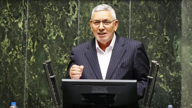 به گزارش فرصت رسانه: عبدالغفور امان‌زاده عضو کمیسیون کشاورزی، آب، منابع طبیعی و محیط زیست مجلس شورای اسلامی در گفت‌وگو با خبرنگار روستانیوز با بیان اینکه وضعیت مراکز تولید و بنگاه‌های اقتصادی کشور به دلیل نبود سرمایه در گردش به خصوص در حوزه کشاورزی خیلی مناسب نیست، اظهار داشت: بخش تولید برای رونق و پایداری نیازمند حمایت‌های مالی ویژه در قالب دریافت وام و تسهیلات از نظام بانکی است.