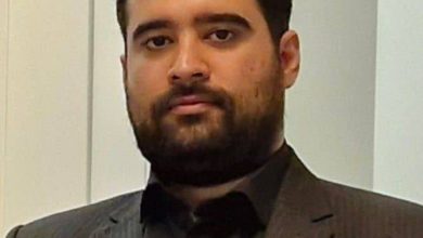 به گزارش فرصت رسانه: این کتاب به مسائل مالی نسل‌های جوان می‌پردازد و راهکارهایی برای مدیریت اضطراب مالی، بودجه‌بندی، پس‌انداز، سرمایه‌گذاری و مقابله با بدهی‌ها ارائه می‌دهد. کتاب حاضر با ترکیب روایت‌های شخصی، تمرین‌های عملی و مثال‌های ملموس، به نسل جوان کمک می‌کند رابطه‌ای سالم‌تر با پول برقرار و گام‌به‌گام به‌سوی آزادی مالی حرکت کند.