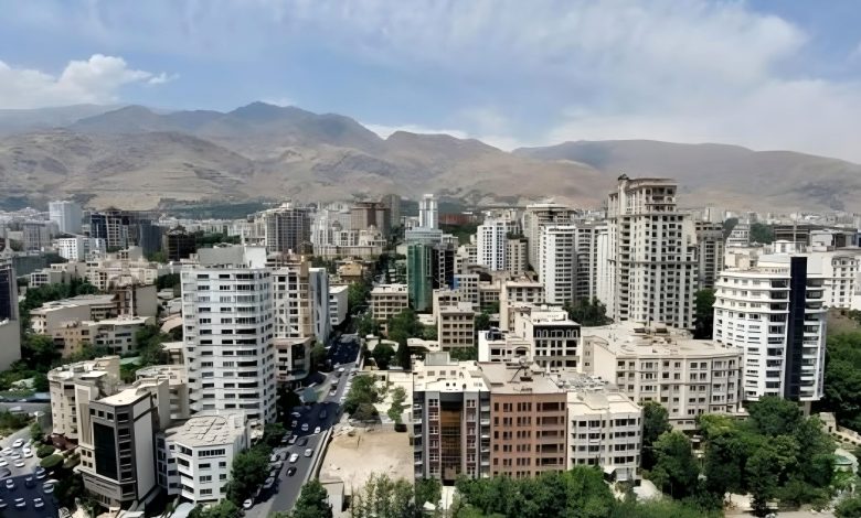 به گزارش فرصت رسانه به نقل از اعتماد: بیت‌الله ستاریان، کارشناس بازار مسکن در خصوص وضعیت کنونی بازار مسکن گفت: جنگ اخیر تغییر محسوسی بر بازار مسکن تهران ایجاد نکرد و برخلاف برخی گمانه‌زنی‌ها درباره مهاجرت معکوس از تهران به سایر مناطق کشور، نشانه‌ای از چنین روندی در عمل دیده نمی‌شود.