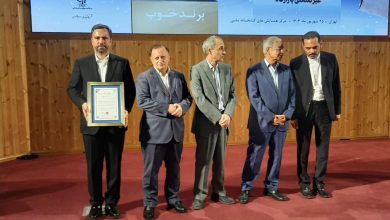 به گزارش فرصت رسانه به نقل از روابط عمومی شرکت عملیات غیرصنعتی پازارگاد، هيئت داوران پنجمین دوره جشنواره روابط عمومی و مسئولیت اجتماعی به پاس توجه، تأکید برنامه‌ریزی، استقرار و اقدام در زمینه مسئولیت اجتماعی توسط آن مدیریت محترم به ویژه ساماندهی و تشکیل گروه‌های جهادی نیروهای جوان در راستای رفع مشکلات مناطق محروم و آبرسانی به بیش از ۳۵ روستای محروم استان بوشهر.