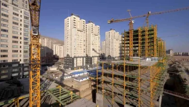 به گزارش فرصت رسانه، پژمان جوزی در نشست خبری در پاسخ به پرسشی درباره ساخت مسکن‌های 15 متری توسط یکی از تعاونی‌های مسکن اظهار کرد: فرهنگ ایرانی به دنبال خوابگاه نیست و خانواده‌های ایرانی با توجه به فرهنگ دید و بازدید باید در واحدهای مناسب ساکن شوند.