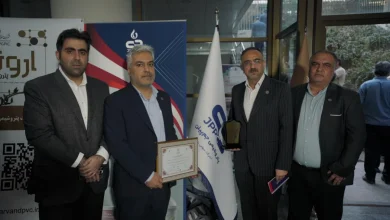 به گزارش فرصت رسانه، در نهمین جشنواره نوآوری محصول برتر ایرانی که با حضور معاونت توسعه و برنامه‌ریزی وزارت صنعت، معدن و تجارت، قایم مقام معاونت پژوهشی شریف ، مدیران ارشد شرکت‌های پتروشیمی، بانک‌ها شرکت‌های خودروسازی و جمعی از فعالان حوزه نوآوری در دانشکده انرژی دانشگاه صنعتی شریف برگزار شد، شرکت پتروشیمی جم‌پیلن با ارائه گرید جدید EP548u موفق شد تندیس زرین و لوح تقدیر این رویداد معتبر را به دست آورد.