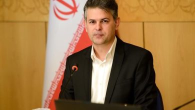 به گزارش فرصت رسانه به نقل از شرکت ملی صنایع پتروشیمی، محمد مقاره با اشاره به تغییرات نوزدهمین دوره نمایشگاه ایران‌پلاست اظهار کرد: نمایشگاه ایران‌پلاست همواره با هدف توسعه بازار و ایجاد فرصت‌های تجاری با شعار کسب‌وکار جهانی برگزار می‌شود اما در دوره جدید برای نخستین‌بار سیاست‌گذاری از اجرا جدا شد و شورای سیاست‌گذاری با حضور تشکل‌ها و انجمن‌ها شکل گرفت و در تصمیم‌گیری‌ها نقش‌آفرینی کرد، همچنین در بخش اجرایی نیز مدیریت روابط عمومی شرکت ملی صنایع پتروشیمی مسئولیت کامل را به‌عهده گرفت و با همکاری مشاور و پیمانکار اجرایی امور را پیش برد.