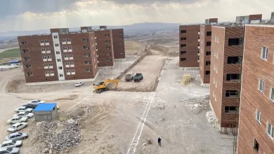 به گزارش فرصت رسانه به نقل از تسنیم، سیدمهدی حسینیان با یادآوری تاخیر در صدور جواز ساختمانی اظهار کرد: پیش‌تر دریافت جواز حدود 4 ماه طول می‌کشید، اما اکنون این زمان به حدود یک سال رسیده است.