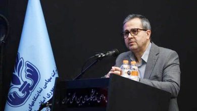 به گزارش فرصت رسانه به نقل از شانا، حمیدرضا عجمی روز (سهشنبه، یکم مهر) در پیشنشست سوم همایش بینالمللی سرمایهگذاری و تأمین مالی در صنعت نفت، گاز و پتروشیمی با یادآوری رشادتها و جانفشانیهای دوران دفاع مقدس، شرایط کنونی کشور را نیازمند تلاش مضاعف و برنامهریزی دقیق دانست و اظهار کرد: صنعت پتروشیمی یکی از ستونهای اصلی اقتصاد ایران است و امروز بهعنوان موتور محرک توسعه و ارزآوری پایدار نقشآفرینی میکند.