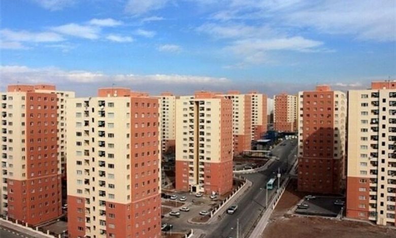 به گزارش فرصت رسانه به نقل از تسنیم، شهرام ملکی مدیرعامل شرکت عمران شهرهای جدید با بیان اینکه در ابتدای دولت چهاردهم تعداد واحدهای باقیمانده مسکن مهر شهرهای جدید، 33 هزار و 800 واحد بود از تکمیل و تحویل بیش از 8 هزار واحد در یکسال دولت چهاردهم خبر داد.