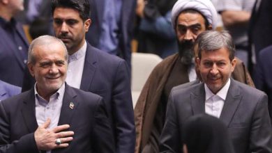 به گزارش فرصت رسانه: استاندار اصفهان روز گذشته میزبان رئیس‌جمهور، هیأت همراه، مدیران، پژوهشگران، محققان، مهارت‌ورزان، صاحب‌نظران و به‌ویژه خیرین مدرسه‌ساز از سراسر کشور بود و توانست با یک مدیریت مشارکتی و حساب‌شده که حاصل جایگاه مردم‌محور او در اصفهان است، انسجام و هماهنگی استان را به نمایش گذاشته و اصفهان را از جنبه های متعدد سرافراز کند.