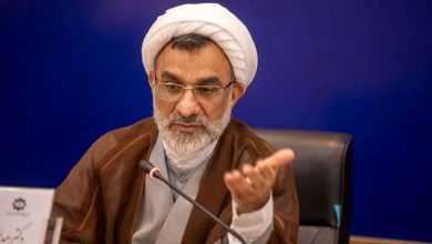 به گزارش فرصت رسانه به نقل از مهر، حجت‌الاسلام عبدالحسین خسروپناه دبیر شورای‌عالی انقلاب فرهنگی امروز (دوشنبه، ۵ آبان) در نشست خبری با بیان اینکه مسکن یکی از نیازهای مهم انسانی است، خداوند در قرآن کریم هنگام خلق آدم و حوا، نخست از آن یاد کرده، گفت: مسکن پیش از خوردن و آشامیدن در اولویت قرار گرفته و همین تقدم نشان می‌دهد که اهمیت مسکن از خوراک نیز بیشتر است، به‌ویژه زمانی که موضوع توجه به محرومان مطرح می‌شود که کاری ارزنده‌ای است.