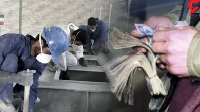 به گزارش فرصت رسانه به نقل از تسنیم, کارگران همواره با مشکلات جدی معیشتی مواجه هستند که کاهش محسوس قدرت خرید مهم‌ترین آنهاست. در حالی که هزینه‌های زندگی روز به روز افزایش یافته، بسیاری از کارگران قادر به تأمین نیازهای اولیه خانواده‌های خود نیستند و مجبورند برای گذران امور روزمره وام‌های خرد دریافت کنند. علاوه بر این، تعداد قابل توجهی از کارگران به دلیل فشارهای اقتصادی، به حاشیه‌نشینی روی آورده‌اند که این مسئله علاوه بر تأثیرات اجتماعی، کیفیت زندگی آنها را نیز به شدت کاهش داده است.