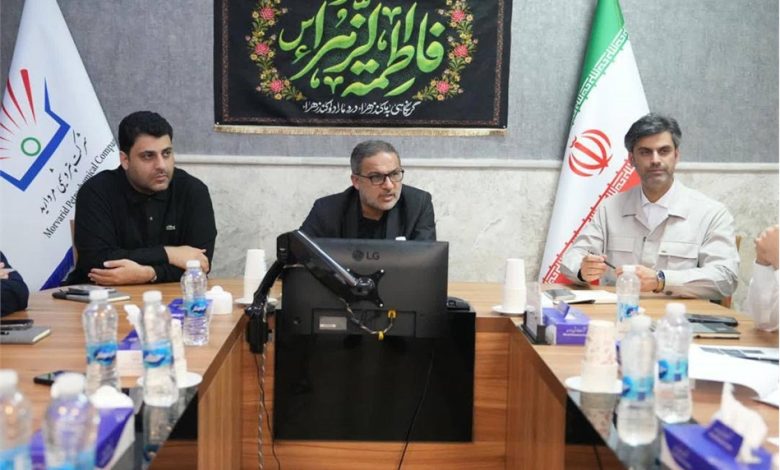 به گزارش فرصت رسانه به نقل از روابط عمومی و امور فرهنگی پتروشیمی مروارید؛ در جریان این بازدید، که با حضور حسام خوشبین‌فر مدیرعامل پتروشیمی مروارید و جمعی از مدیران فنی و عملیاتی شرکت برگزار شد، آخرین وضعیت آمادگی واحدهای عملیاتی برای آغاز عملیات اورهال و لودکاتالیست اتیلن اکساید مورد بررسی قرار گرفت و گزارش کاملی از برنامه‌ریزی‌ها، تدارک قطعات و هماهنگی تیم‌های اجرایی ارائه شد.