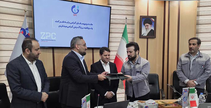 به گزارش فرصت رسانه، این تفاهم نامه با هدف حرکت در مسیر توسعه پایدار، رفع ناترازی‌های انرژی، تحقق اهداف توسعه‌ای صنعت پتروشیمی و تقویت زنجیره تولید محصولات پتروشیمی با حمایت دکتر شریعتمداری، مدیرعامل هلدینگ خلیج فارس و با حضور دکتر عباس‌زاده، معاون وزیر نفت و مدیرعامل شرکت ملی صنایع پتروشیمی و مدیران عامل این دو شرکت بزرگ منعقد شد.