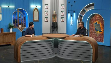 به گزارش فرصت رسانه: شیرینی این اجرا نه در شوخی‌های کوچک یا مهارت‌های معمول استودیویی، که در همان کیفیت نادری است که در هر برنامه‌ای شکل بگیرد، شانس آن را برای دیده شدن بالا می‌برد و –حداقل- سلیقه بخشی از جامعه را تأمین می‌کند.