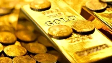 به گزارش فرصت رسانه به نقل از ایلنا، امروز دوشنبه ٨ دی ماه  ١۴٠۴ در بازار جهانی هر اونس طلا ۴ هزار و ۴٨٢ دلار معامله شد و در بازار داخلی هم قیمت هر گرم طلا ۱۸ عیار به ١۵ میلیون  و ٢٧۴ هزار تومان و طلای ٢۴ عیار به ٢١ میلیون و ٨۶ هزار تومان رسید.