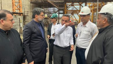 به گزارش فرصت رسانه به نقل از روابط عمومي شركت مهندسي و ساخت تأسيسات دريايي ايران، روز یکشنبه ۷ دیماه ۱۴۰۴، دكتر فرشاد مقيمي معاون وزیر صنعت، معدن و تجارت و رئیس هیأت عامل سازمان گسترش و نوسازی صنایع ایران (ایدرو) به شهرستان عسلویه سفر کرد تا از پروژه فاز ۱۴ پارس جنوبی بازدید نمايد. این بازدید با حضور مدیران و اعضای هیأت عامل ایدرو و نمایندگان کنسرسیوم فاز ۱۴ انجام شد.